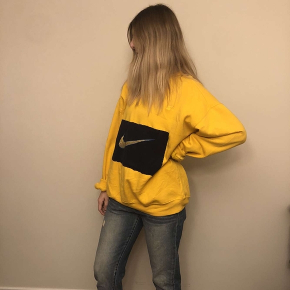 Upcycled crewneck with Nike patch - Picture 3 of 3